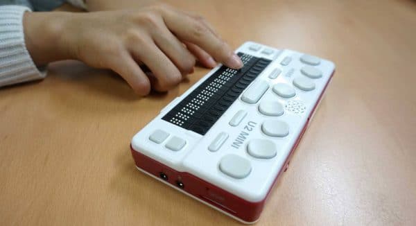 Gros plan du Bloc Note Braille Sense U2 mini