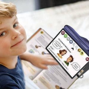 Un jeune étudiant avec la TOPOLINO TABLETTE