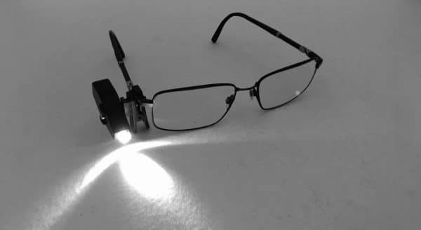 lampe clip pour paire de lunettes