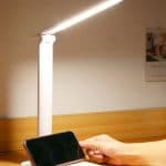 lampe de lecture avec support de smartphone