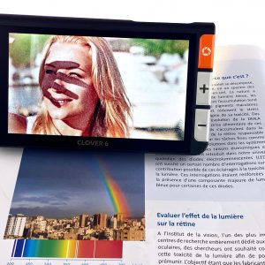 CLOVER6 une loupe électronique avec image grossie sur l'écran