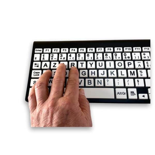 Clavier grosse touche avec main dessus