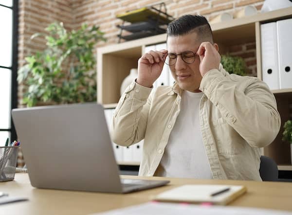 fatigue oculaire devant écran informatique